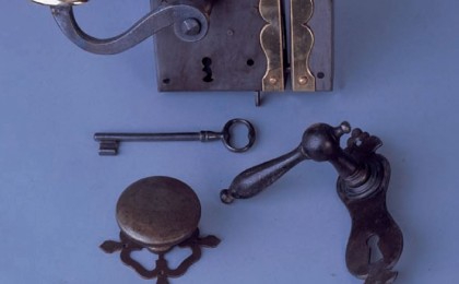 Мебельная фурнитура Quincaillerie d’ameublement